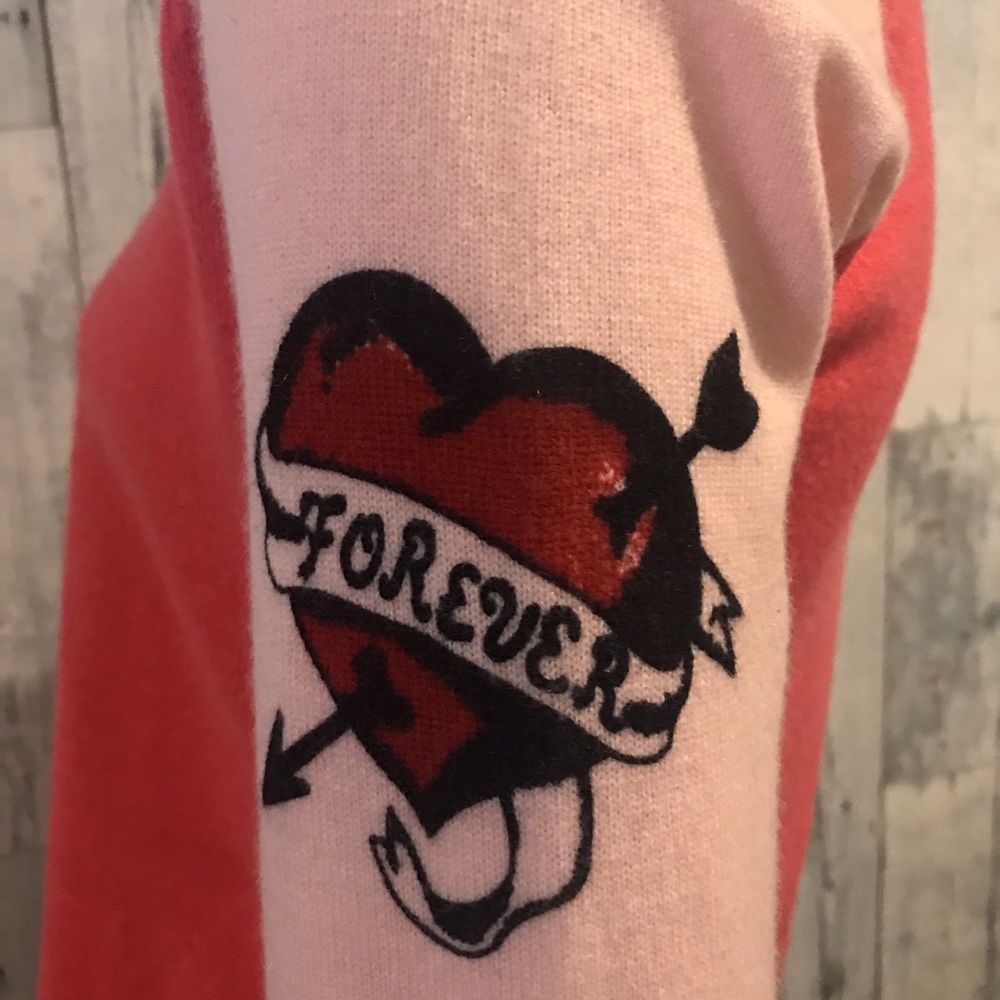 100% cashmere 2 tone sweater with tattoo point on sleeve & back. - Picture 8 of 8